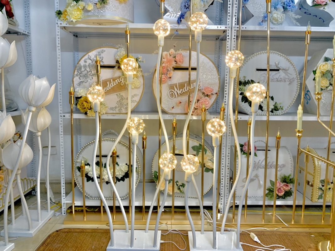 den-dan-loi-san-khau-dam-cuoi